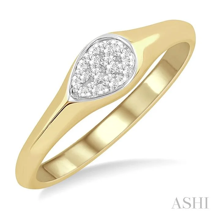 PEAR SHAPE LOVEBRIGHT ESSENTIAL DIAMOND SIGNET RING