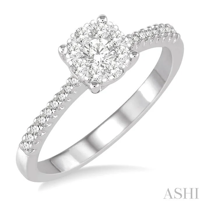 ROUND SHAPE LOVEBRIGHT ESSENTIAL DIAMOND ENGAGEMENT RING