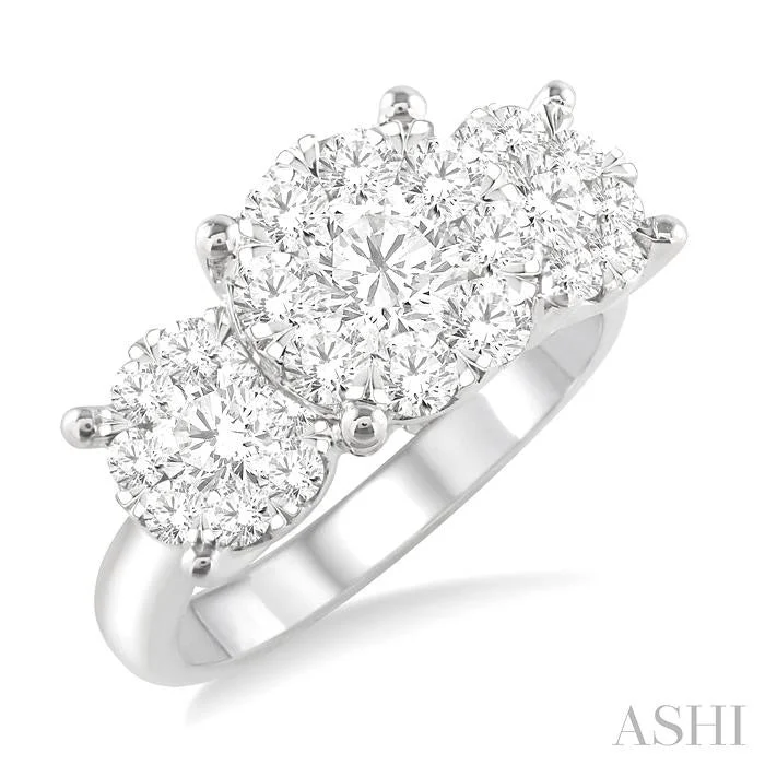 ROUND SHAPE PAST PRESENT & FUTURE LOVEBRIGHT ESSENTIAL DIAMOND ENGAGEMENT RING