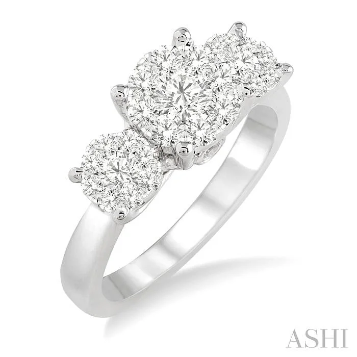 ROUND SHAPE PAST PRESENT & FUTURE LOVEBRIGHT ESSENTIAL DIAMOND ENGAGEMENT RING