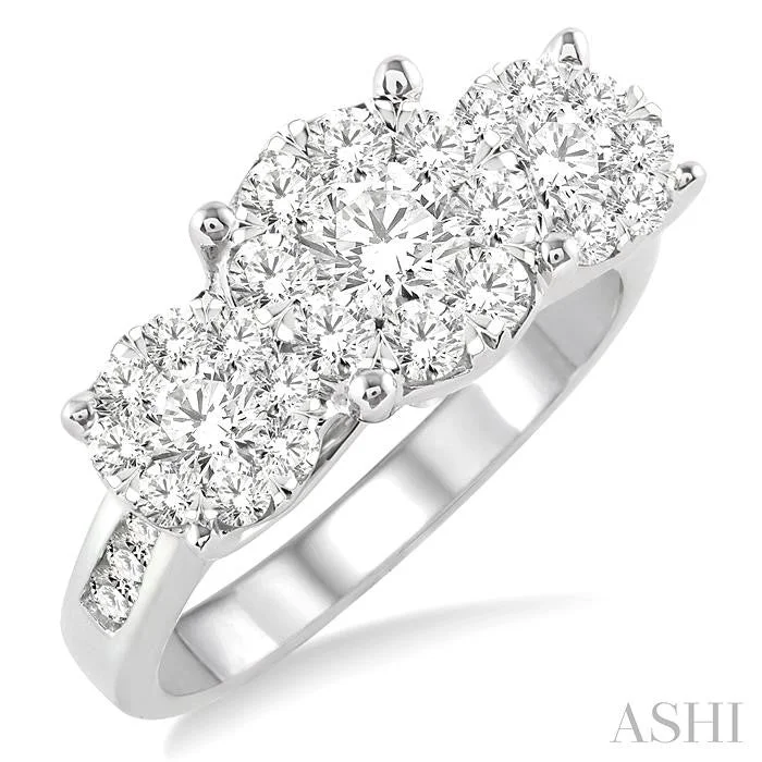 ROUND SHAPE PAST PRESENT & FUTURE LOVEBRIGHT ESSENTIAL DIAMOND RING