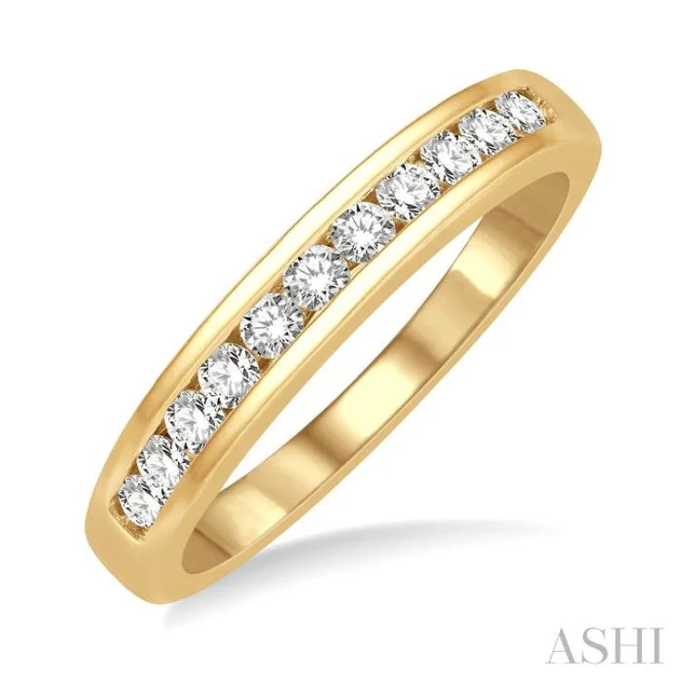 1/3 ctw Channel Set 11 Stone Round Cut Diamond Wedding Band in 14K Yellow Gold