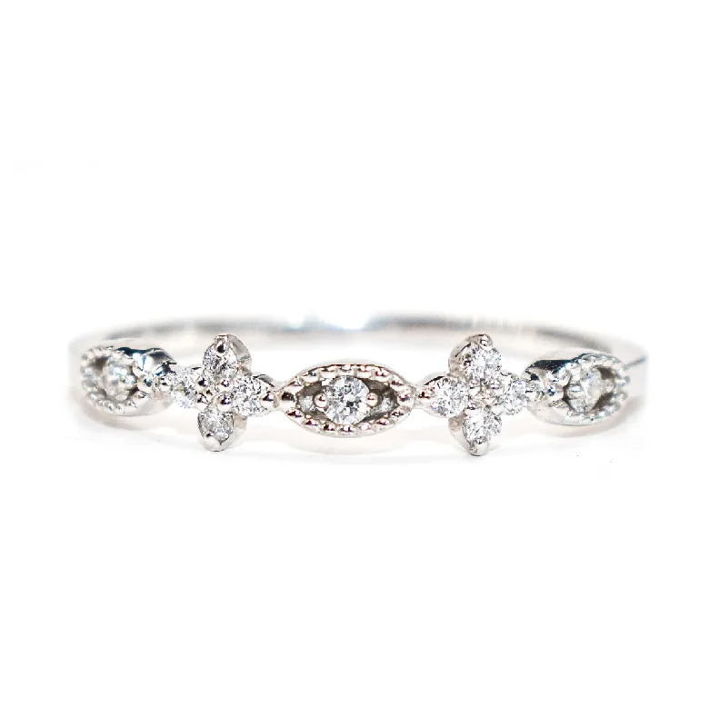 Round Diamond Alternating Design Band