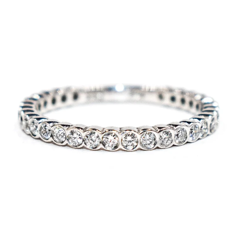 Round Diamond Bezel Set Band