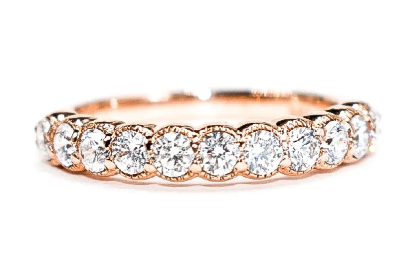 Round Diamond Shared Prong Band