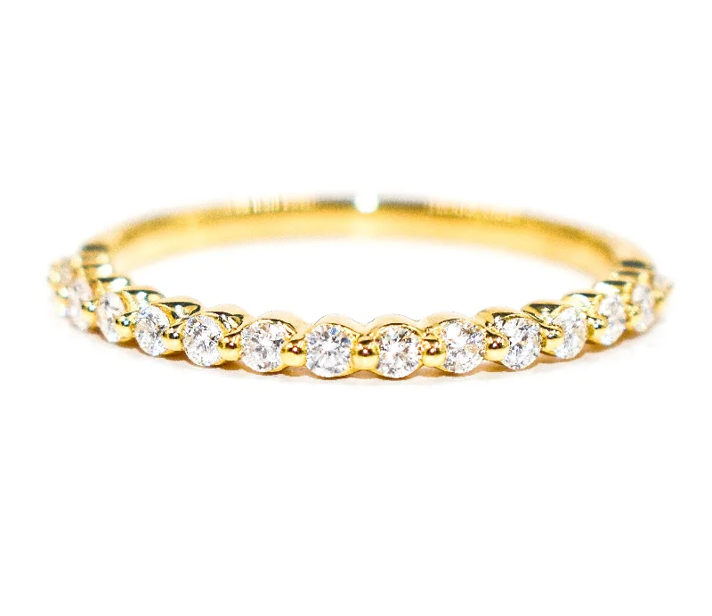 Round Diamond Shared Prong Band