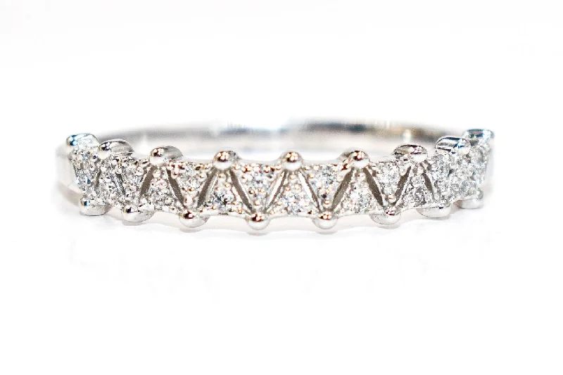 Round Diamond Triangle Shape Band