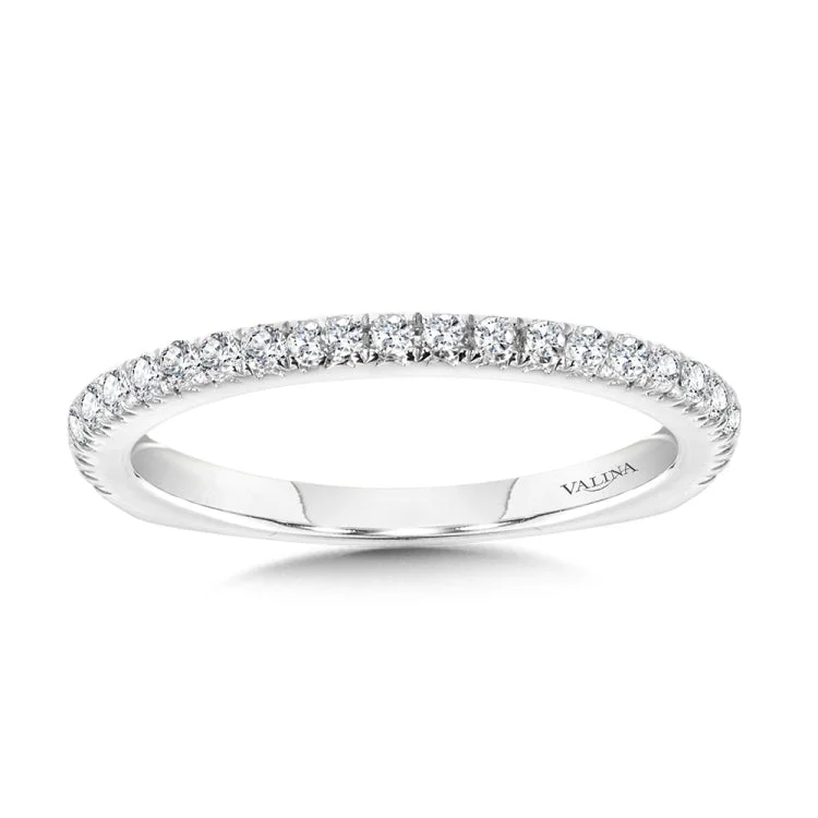 This true-fit matching wedding band is as perfect of a match for its engagement ring as you are for the one you love.