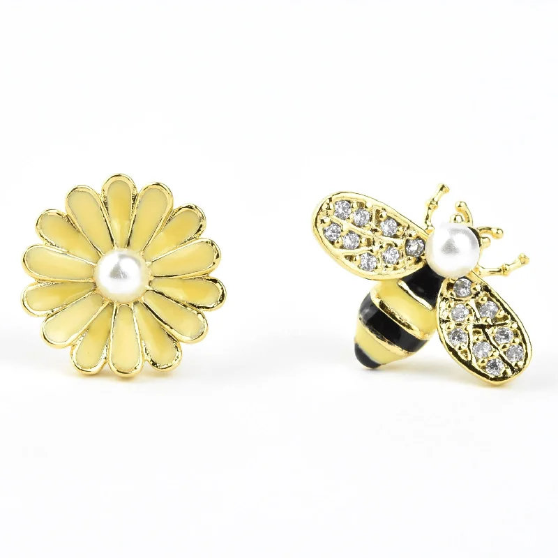 Joy Bee Mismatched Studs