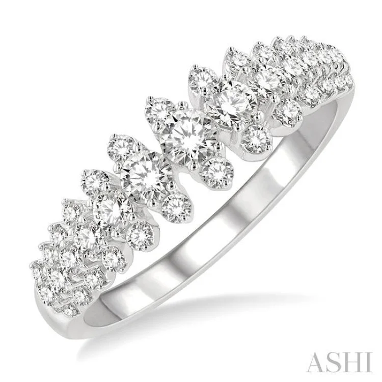 3/4 Ctw Graduated Round Cut Waterfall Diamond Fashion Band in 14K White Gold