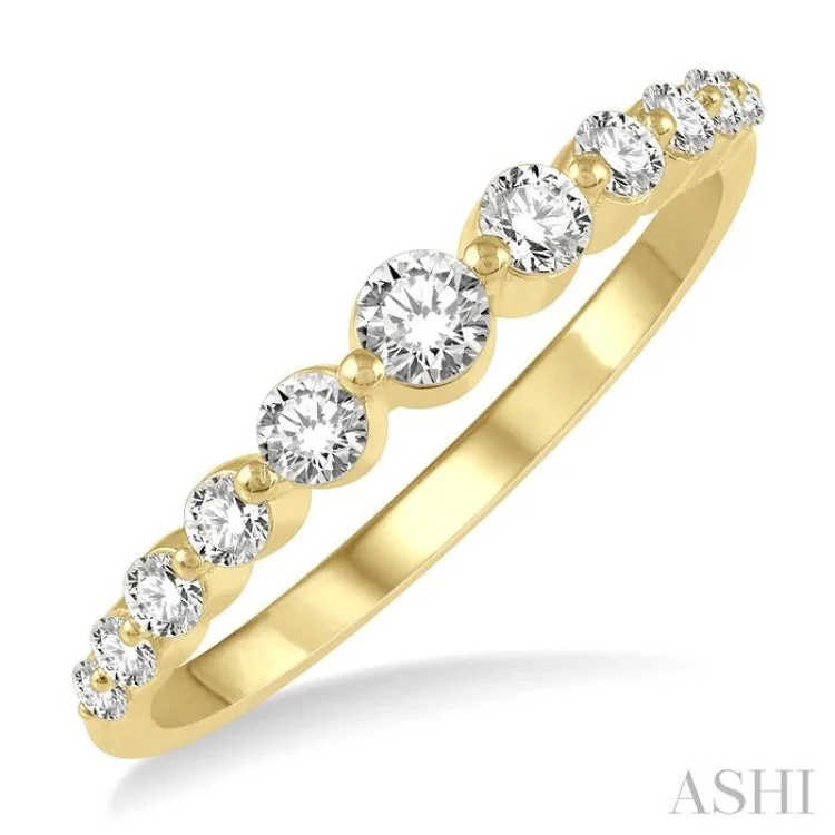 1/3 Ctw Graduated Round Cut Diamond Fashion Ring in 14K Yellow Gold