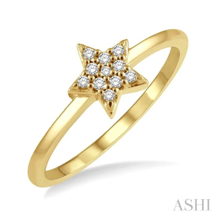 1/10 Ctw Star Round Cut Diamond Petite Fashion Ring in 10K Yellow Gold